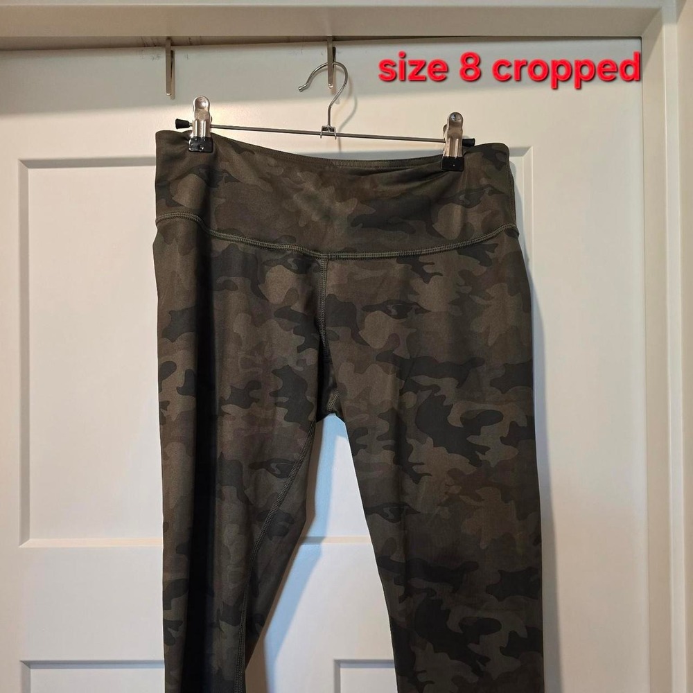 Lululemon green camo cropped leggings, size 8